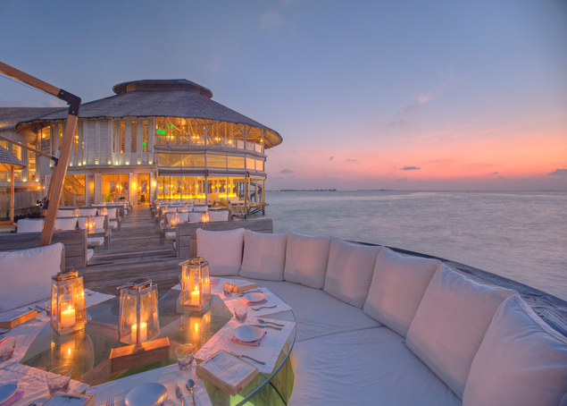 Dining & Bar