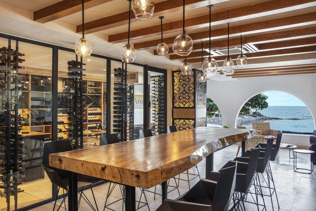 Restaurant & Bar