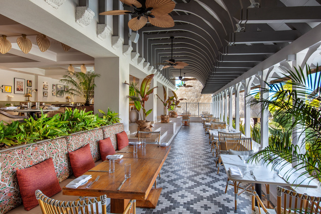 Restaurant & Bar